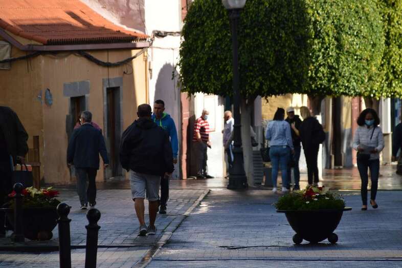 Entorno de la plaza de Los Llanos de Telde, en un día lluvioso/TA.